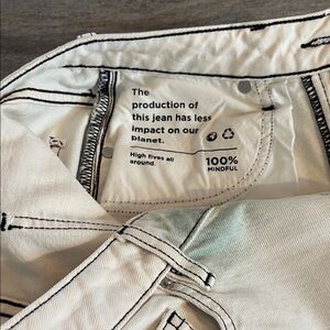 100% Mindful off white Mom jeans. Size 25